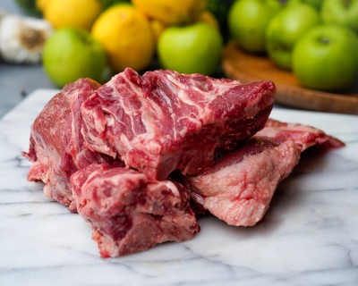 Свинина на кости охлаждённая 1 кг - купить в Пенинге